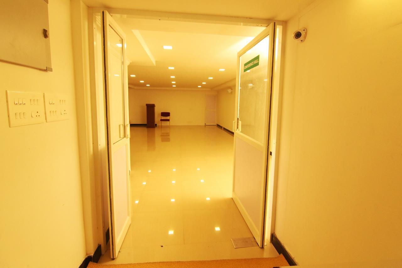 Oyo 18604 Puthens Capitol Inn Kochi Eksteriør billede