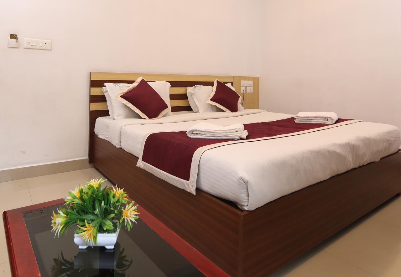 Oyo 18604 Puthens Capitol Inn Kochi Eksteriør billede