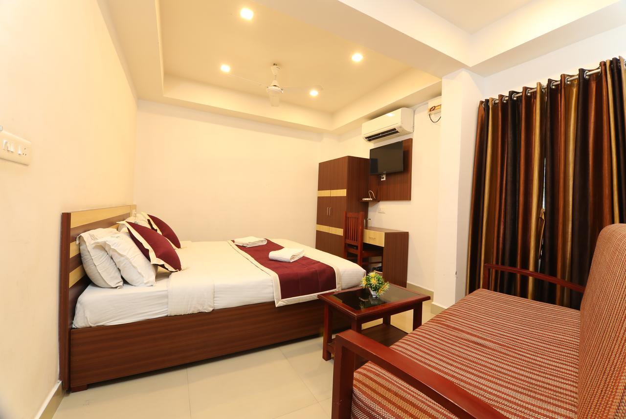 Oyo 18604 Puthens Capitol Inn Kochi Eksteriør billede