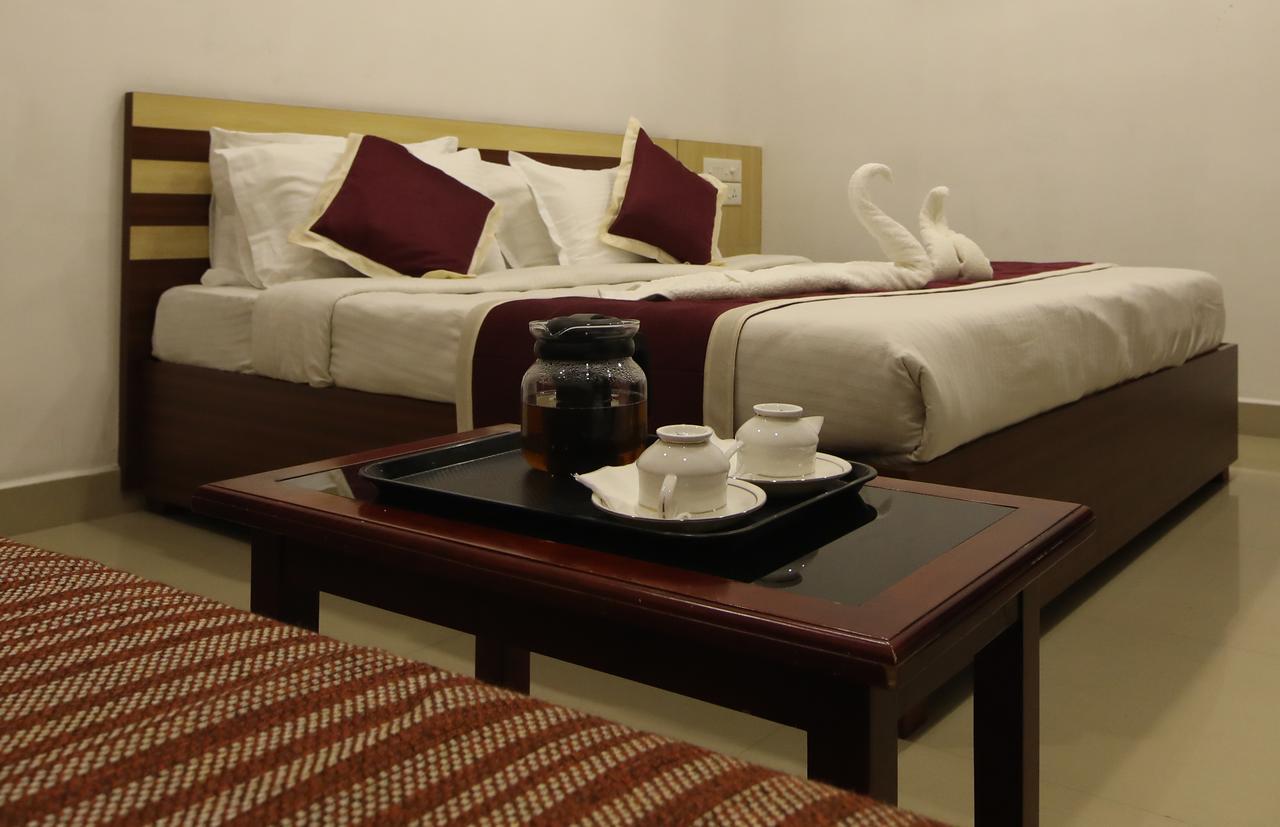 Oyo 18604 Puthens Capitol Inn Kochi Eksteriør billede