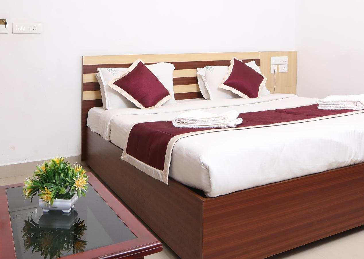 Oyo 18604 Puthens Capitol Inn Kochi Eksteriør billede