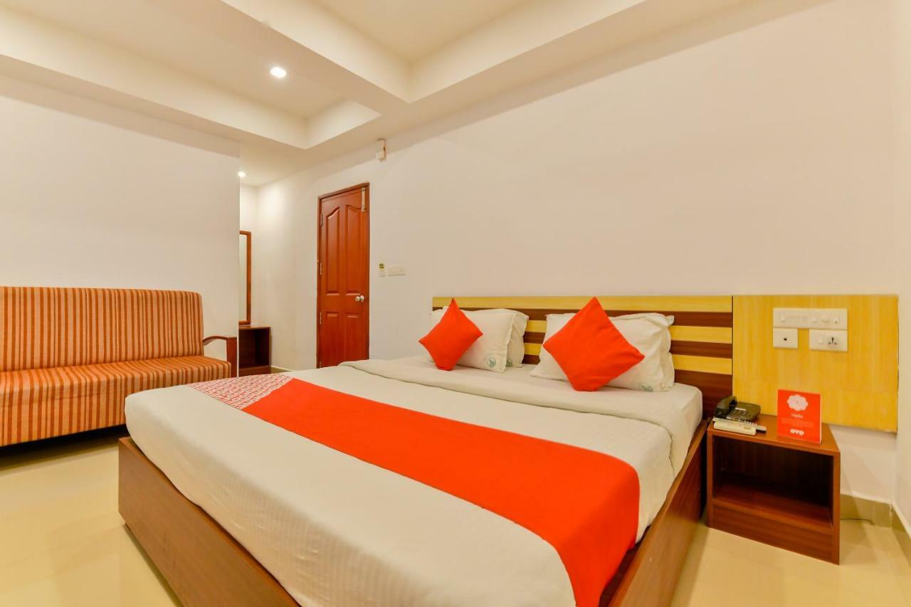 Oyo 18604 Puthens Capitol Inn Kochi Eksteriør billede