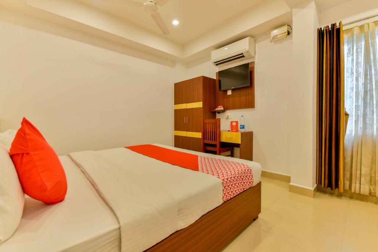 Oyo 18604 Puthens Capitol Inn Kochi Eksteriør billede