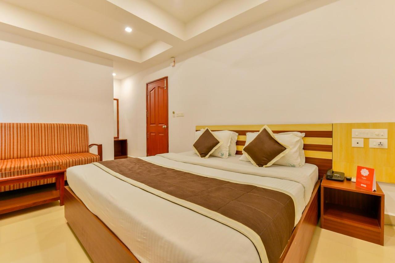 Oyo 18604 Puthens Capitol Inn Kochi Eksteriør billede