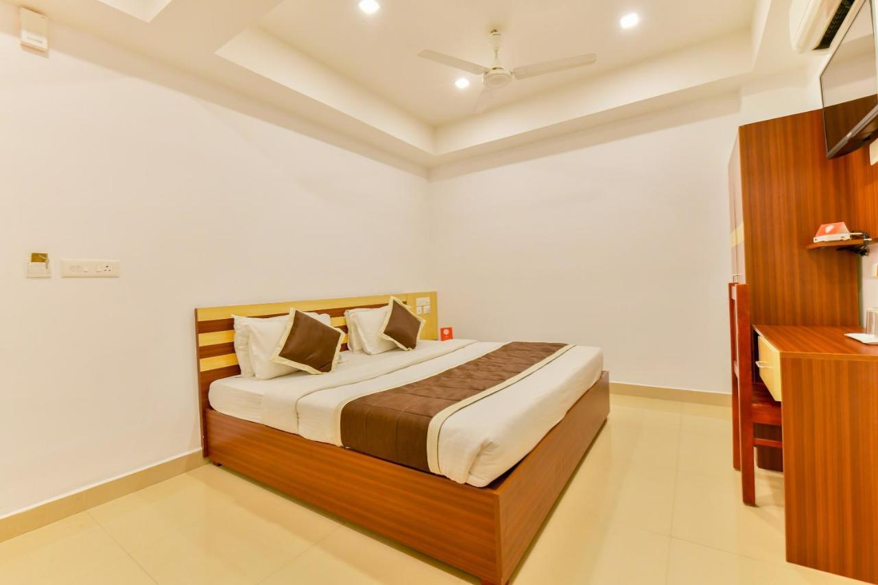 Oyo 18604 Puthens Capitol Inn Kochi Eksteriør billede